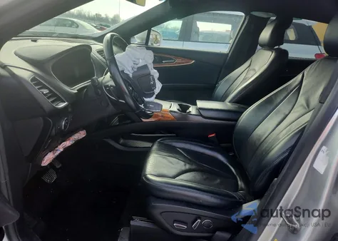 2019 Lincoln Nautilus Reserve z USA, uszkodzony, nr VIN 2LMPJ6L99KBL11520